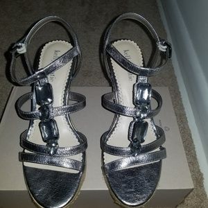 KELLY&KATIE WEDGES - GREY METALLIC
